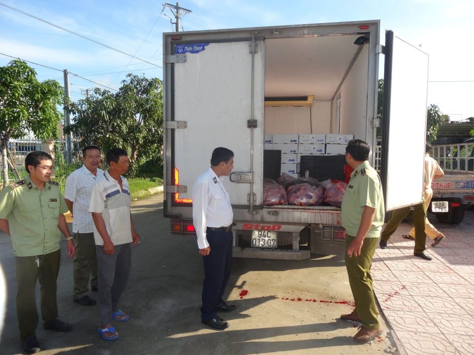 Hậu Giang: Phát hiện 3,5 tấn sản phẩm động vật không nguồn gốc - 1 Hậu Giang: Phát hiện 3,5 tấn sản phẩm động vật không nguồn gốc - 1