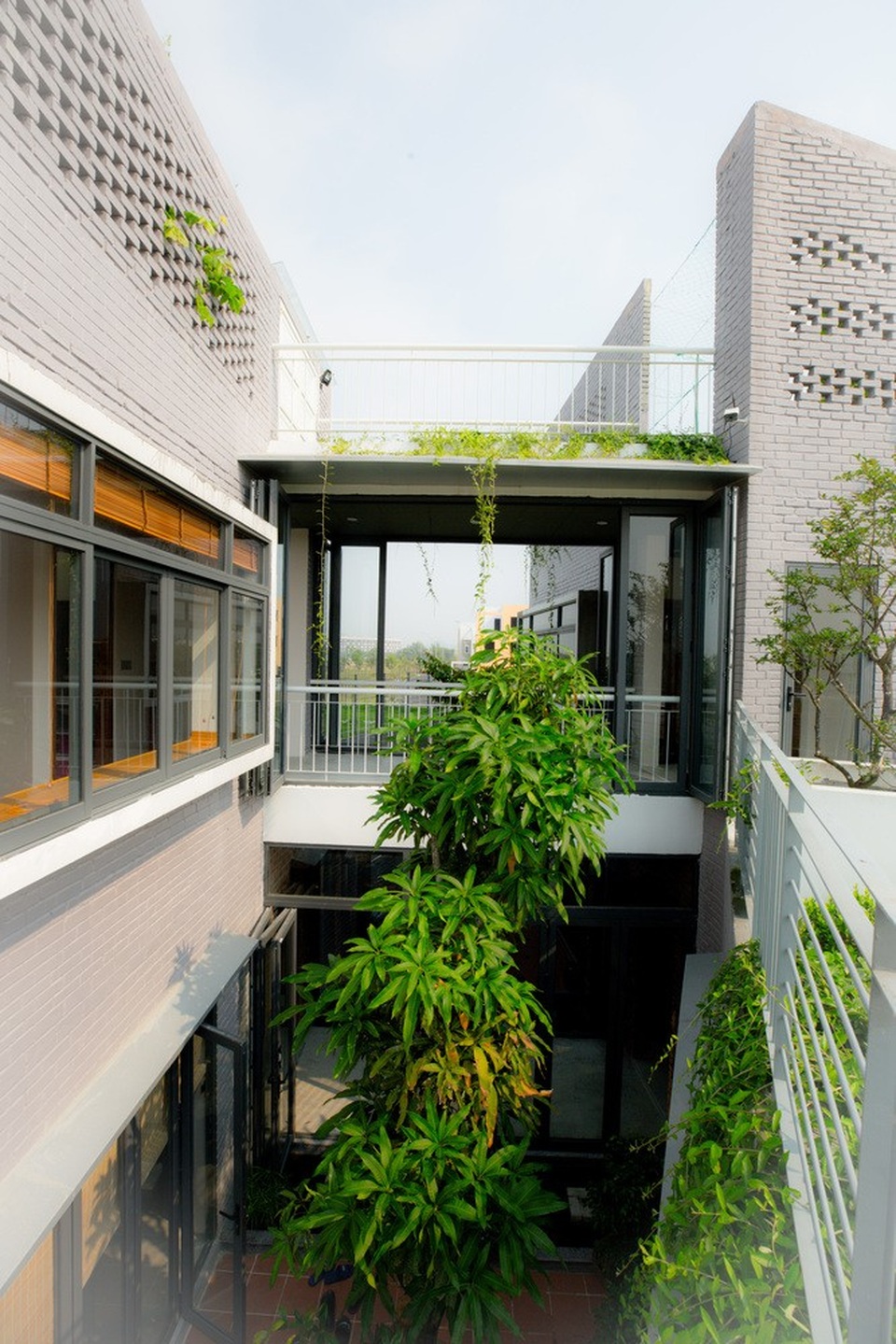 Ngôi nhà có 6 khoảng sân vườn, đẹp như tứ hợp viện ở Đà Nẵng - 3 Ngôi nhà có 6 khoảng sân vườn, đẹp như tứ hợp viện ở Đà Nẵng - 3