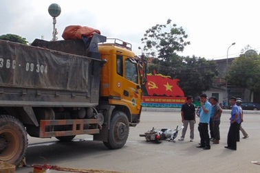 2 phụ nữ thương vong dưới bánh xe tải