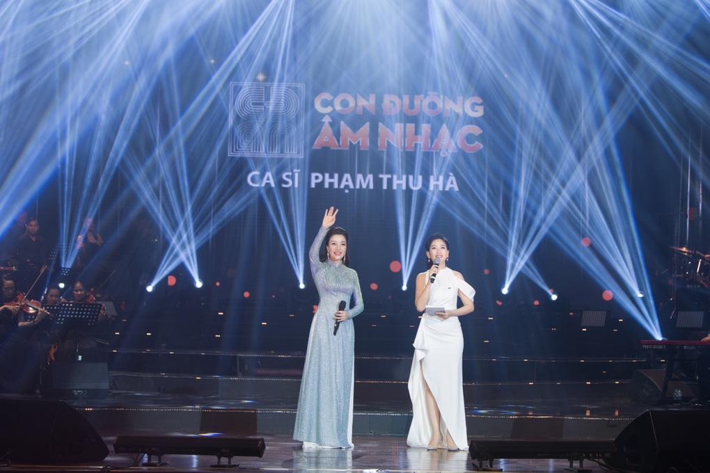 Phạm Thu Hà tri ân cố NSND Trung Kiên trên Con đường âm nhạc - 5 Phạm Thu Hà tri ân cố NSND Trung Kiên trên Con đường âm nhạc - 5