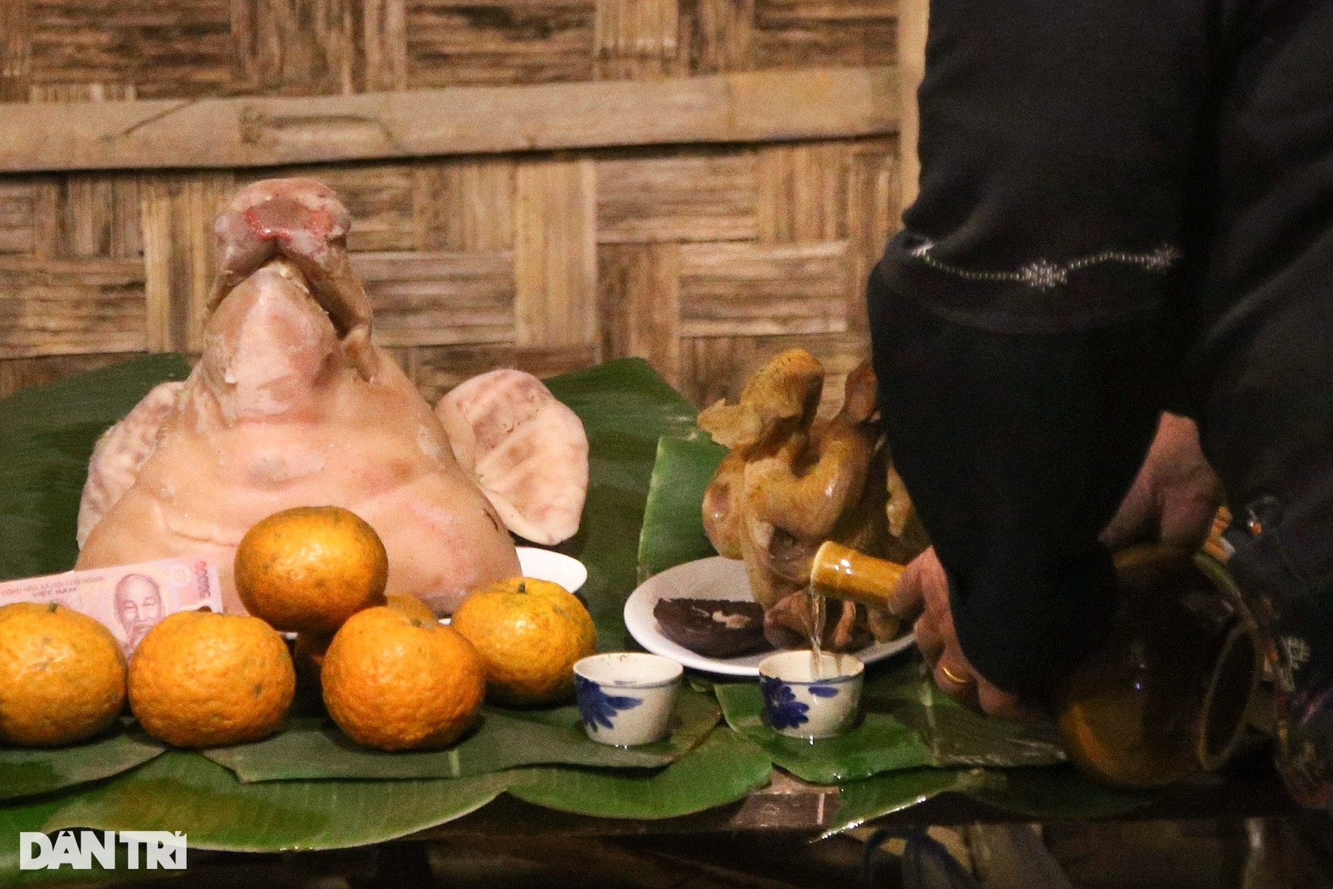 Tại Hà Nội xem tận mắt tục cúng tổ tiên của người Lô Lô ở Mèo Vạc - 7 Tại Hà Nội xem tận mắt tục cúng tổ tiên của người Lô Lô ở Mèo Vạc - 7