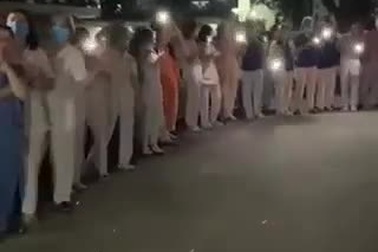 Xôn xao clip BV Bạch Mai tụ tập đông người hát hò, Bộ Y tế yêu cầu báo cáo