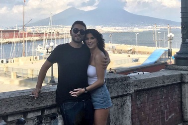 Cặp đôi bất đồng ngôn ngữ yêu nhau nhờ Google dịch