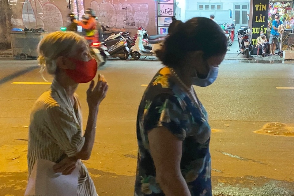 TPHCM: Vì một ca dương tính, khẩn cấp xét nghiệm 2.000 dân - 5 TPHCM: Vì một ca dương tính, khẩn cấp xét nghiệm 2.000 dân - 5