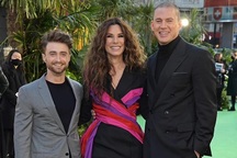 "Harry Potter" Daniel Radcliffe lộ dáng thấp bé bên dàn "sao"