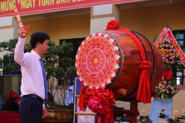 Trường học miền núi khai giảng sớm và đón nhận danh hiệu đạt chuẩn Quốc gia