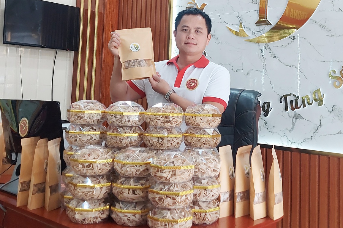 Làm mứt từ nhân sâm người nghèo bán mỏi tay ngày giáp Tết - 6 Làm mứt từ nhân sâm người nghèo bán mỏi tay ngày giáp Tết - 6