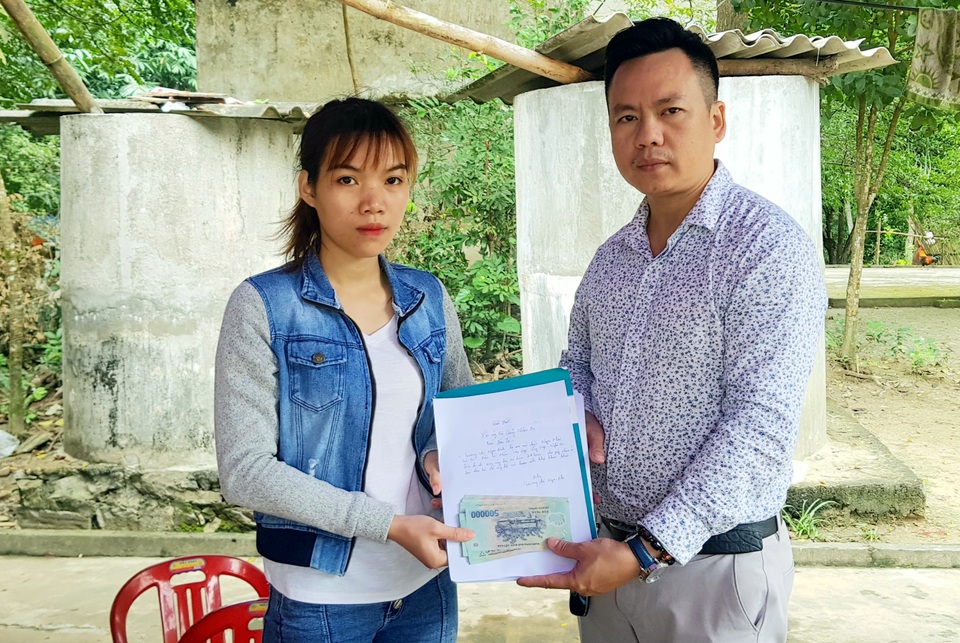 Bé gái có cặp mắt như quả bóng không còn nữa, gia đình xin ủng hộ lại 24 triệu đồng - 2 Bé gái có cặp mắt như quả bóng không còn nữa, gia đình xin ủng hộ lại 24 triệu đồng - 2