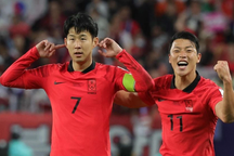 Hình ảnh quật cường của Son Heung Min khiến nhiều CĐV đau xót