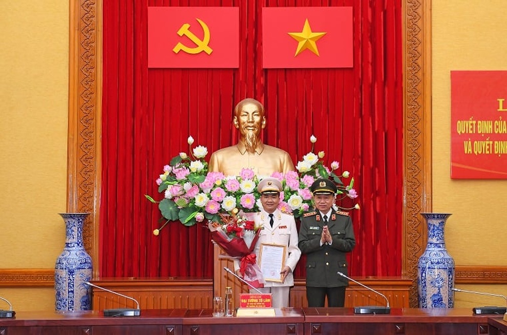 Phong Trung tướng cho Phó Chủ nhiệm UB Quốc phòng và An ninh của Quốc hội - 1 Phong Trung tướng cho Phó Chủ nhiệm UB Quốc phòng và An ninh của Quốc hội - 1