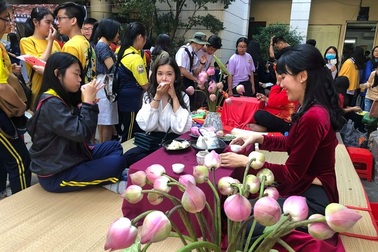 TPHCM: Nghiêm cấm tặng quà Tết cho lãnh đạo, không lãng phí tiền ngân sách