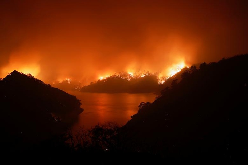 650 đám cháy rừng càn quét bang California, 7 người chết - 18 650 đám cháy rừng càn quét bang California, 7 người chết - 18
