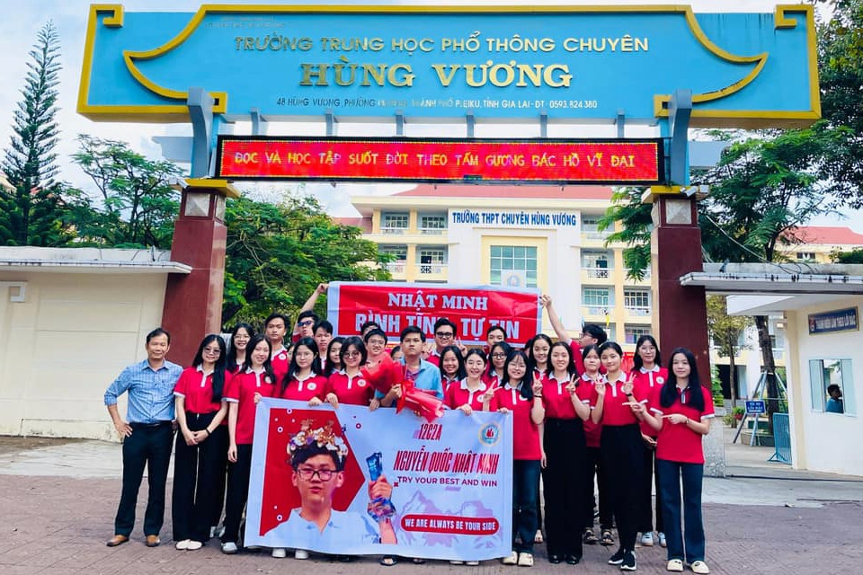 Student de licență în limba engleză în orașul de munte înainte de ora G, drumul spre Olympia - 3 Nam sinh chuyên Anh phố núi trước giờ G Đường lên đỉnh Olympia - 3