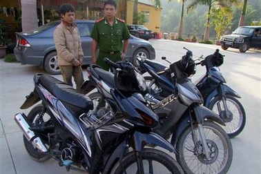 Bắt đối tượng trộm xe máy rồi đưa sang Trung Quốc bán