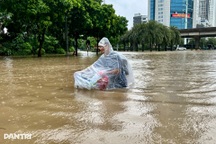 Hà Nội còn 29 tuyến đường "tê liệt" hoàn toàn, chiều nay trời tiếp tục mưa