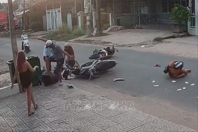 Bình Dương: Khởi tố, bắt tạm giam thanh niên "đánh dã man" nữ sinh sau khi va chạm giao thông - Ảnh 1. Bình Dương: Khởi tố, bắt tạm giam thanh niên "đánh dã man" nữ sinh sau khi va chạm giao thông - Ảnh 1.