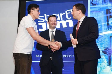 Đại sứ Israel trao giải cuộc thi khởi nghiệp tại Việt Nam
