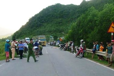 Đi đám cưới, một gia đình 3 người gặp nạn thương vong