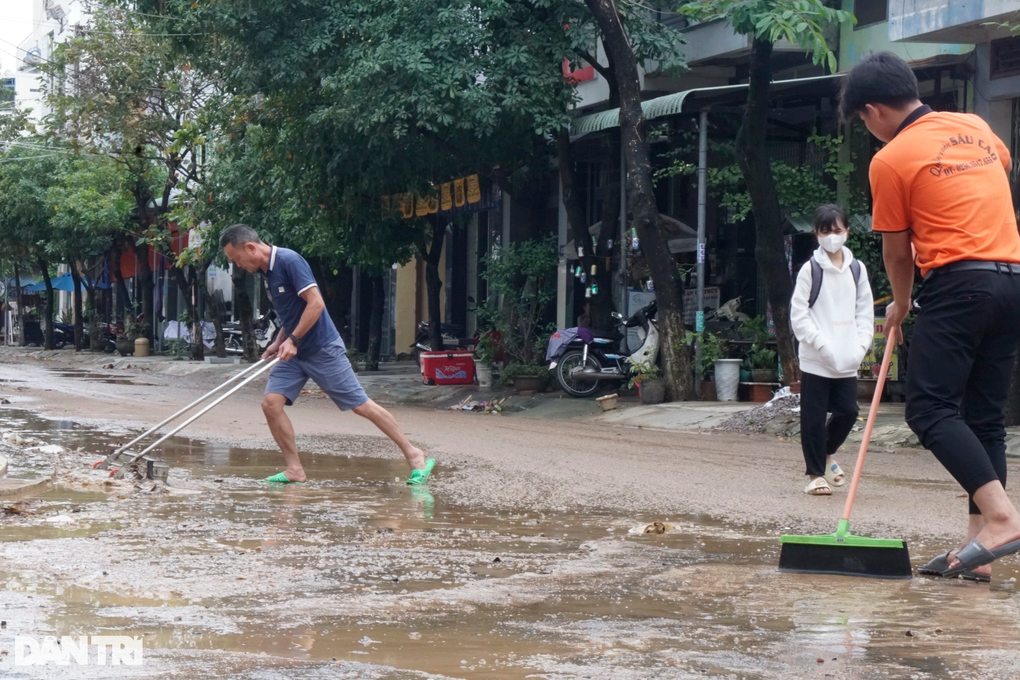 Mưa ngập ở Quy Nhơn lớn chưa từng thấy - 3 Mưa ngập ở Quy Nhơn lớn chưa từng thấy - 3