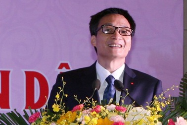 Phó Thủ tướng: Khắc phục trước hết vấn đề y đức để làm sáng áo blu trắng