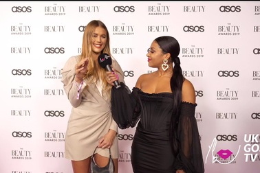 Arabella Chi nổi bật trên thảm đỏ