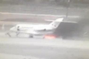 Máy bay bốc cháy tại Israel, hành khách hoảng loạn tháo chạy