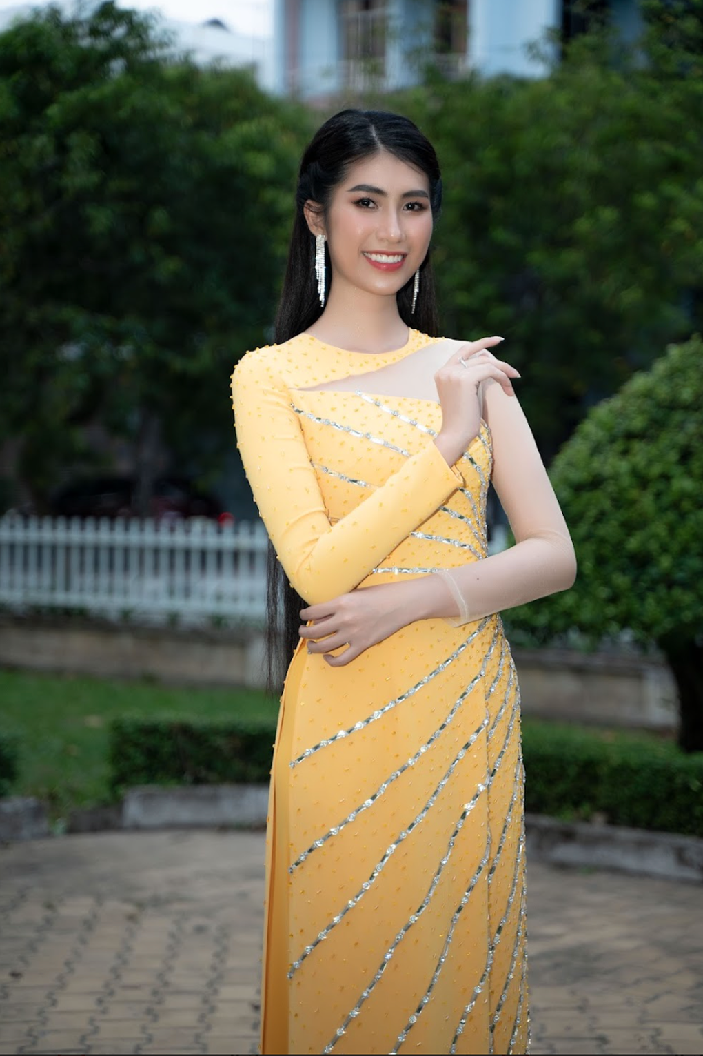 Hoa khôi Kiều Nhung lấn sân ca hát - 4 Hoa khôi Kiều Nhung lấn sân ca hát - 4