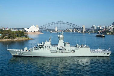 Tàu hộ vệ tên lửa Australia thăm Việt Nam