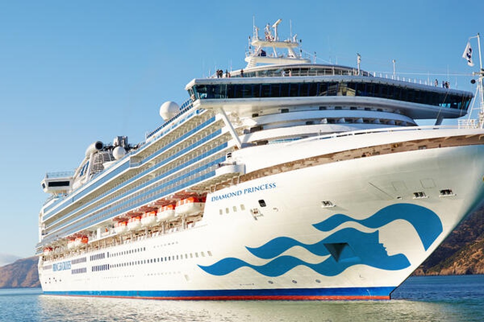 Du thuyền chứa ổ dịch đang bị cách ly, cam kết đền tiền cho khách - 1 Du thuyền chứa ổ dịch đang bị cách ly, cam kết đền tiền cho khách - 1