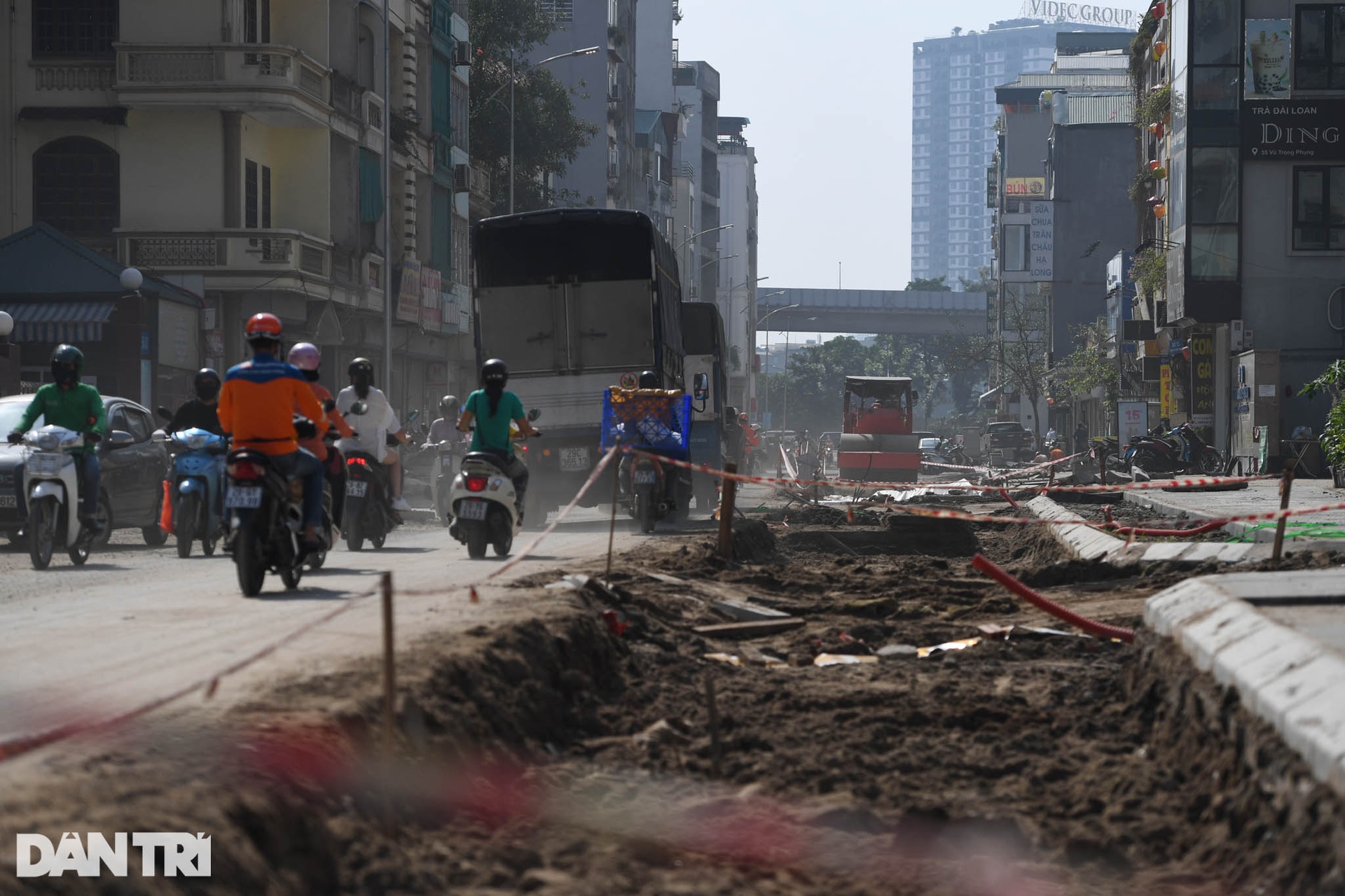 Hiện trạng con đường đau khổ Vũ Trọng Phụng trước ngày thông xe 1 tháng - 4 Hiện trạng con đường đau khổ Vũ Trọng Phụng trước ngày thông xe 1 tháng - 4