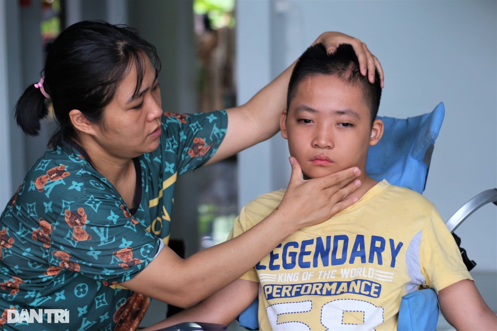 Con trai có thể kết thúc cuộc đời ở tuổi lên 10, người mẹ cầu xin cứu giúp - 3 Con trai có thể kết thúc cuộc đời ở tuổi lên 10, người mẹ cầu xin cứu giúp - 3