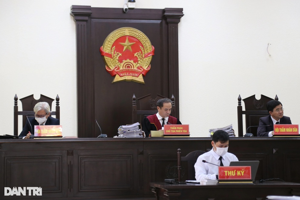 Xét xử vụ bôi nhọ lãnh đạo tỉnh Quảng Trị: Trả hồ sơ điều tra bổ sung - 3 Xét xử vụ bôi nhọ lãnh đạo tỉnh Quảng Trị: Trả hồ sơ điều tra bổ sung - 3