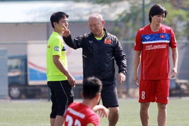 Không có trợ lý ngôn ngữ, tuyển thủ U23 Việt Nam gặp khó khăn