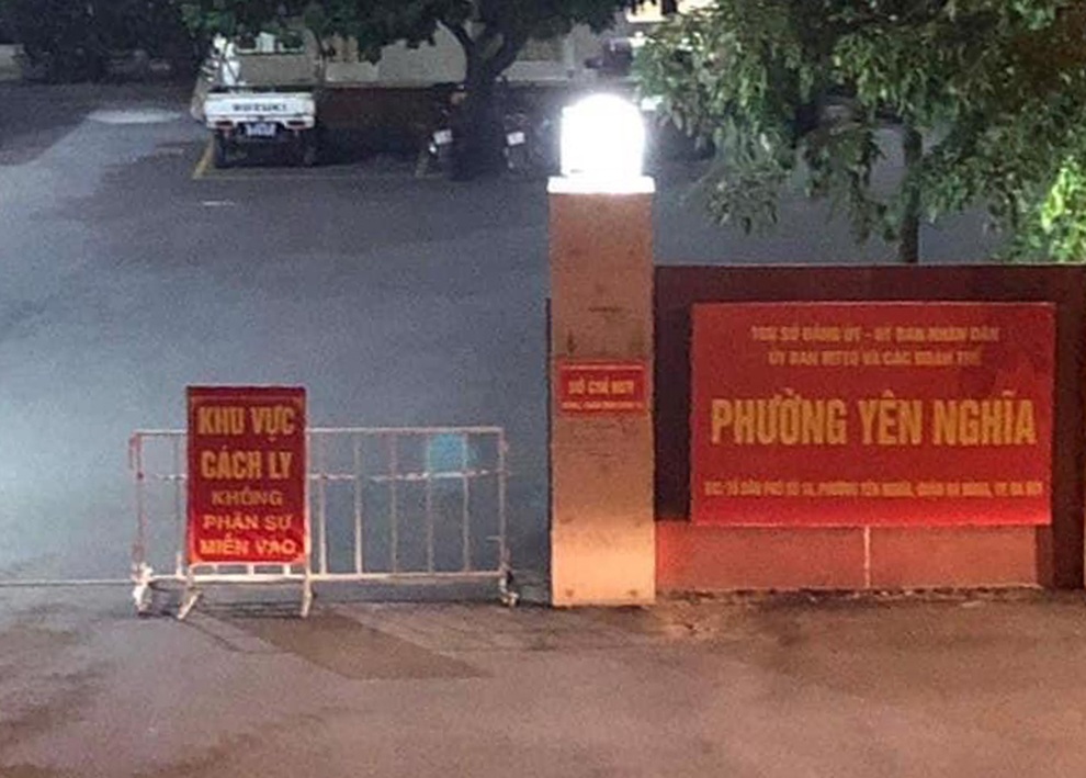 Hà Nội: Tạm phong tỏa UBND phường và 2 khu dân cư vì 8 ca nghi mắc - 1 Hà Nội: Tạm phong tỏa UBND phường và 2 khu dân cư vì 8 ca nghi mắc - 1