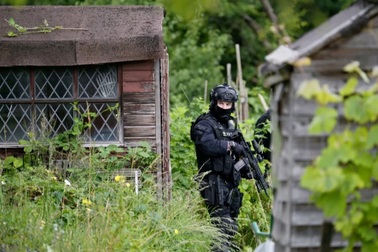 Anh bắt nghi phạm sát hại vợ và 2 con gái của bình luận viên BBC