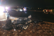 Ô tô đâm vào vòng xoay bung túi khí, 2 người thương vong