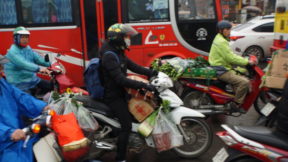 Người dân đổ về quê, cửa ngõ phía Nam Hà Nội ùn tắc sáng 28 Tết - 6 Người dân đổ về quê, cửa ngõ phía Nam Hà Nội ùn tắc sáng 28 Tết - 6