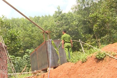 Triệt phá cơ sở làm dầu nhớt lậu, thu giữ hàng nghìn lít dầu