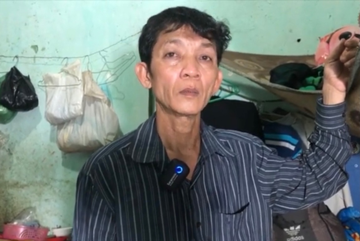 Vợ chê chồng nghèo bỏ đi, con trai 5 tuổi theo bố đi bán trái cây mưu sinh - 3 Vợ chê chồng nghèo bỏ đi, con trai 5 tuổi theo bố đi bán trái cây mưu sinh - 3