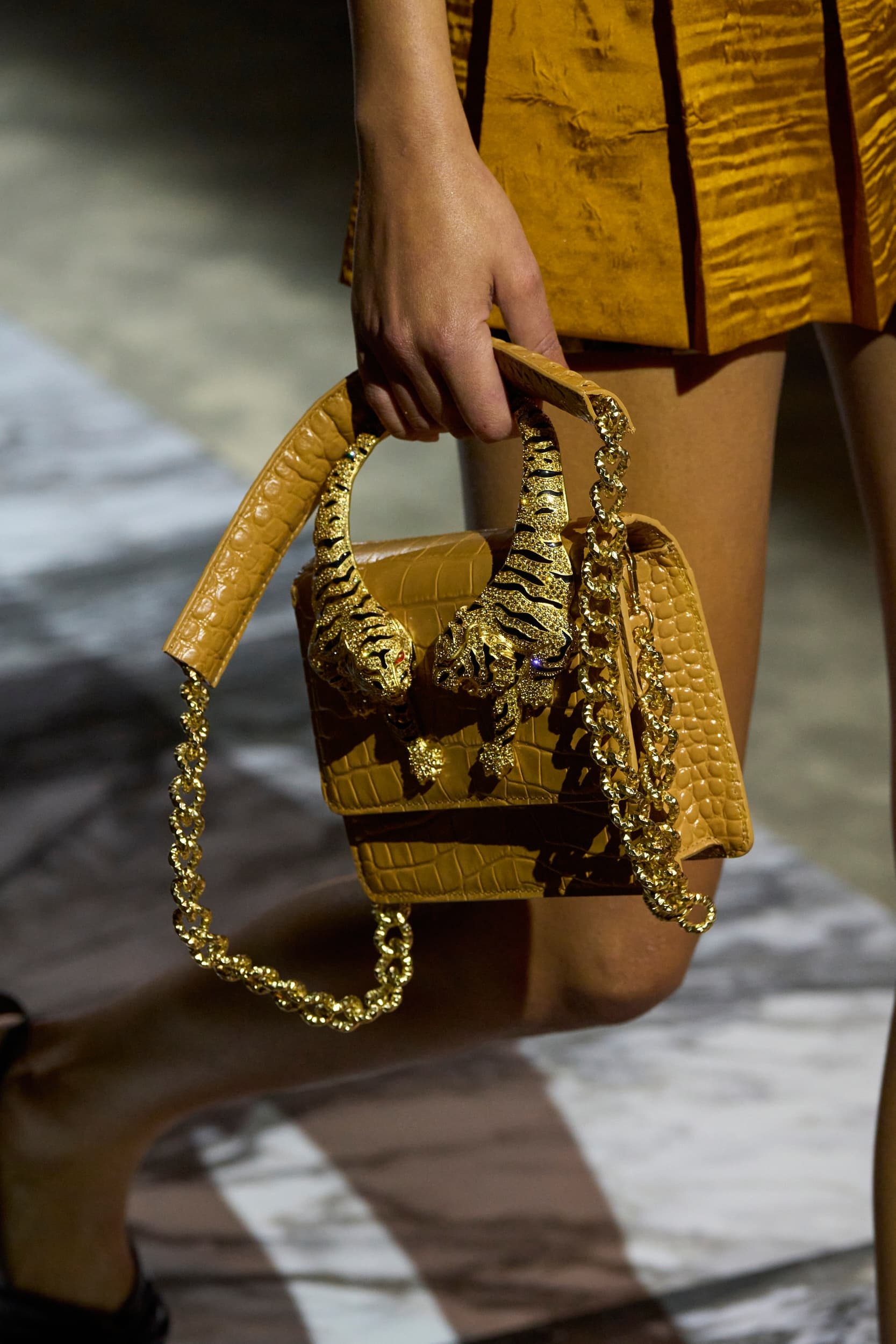 View - 7 kiểu túi xách sang trọng, đáng mua vào mùa thu năm nay | Báo Dân trí