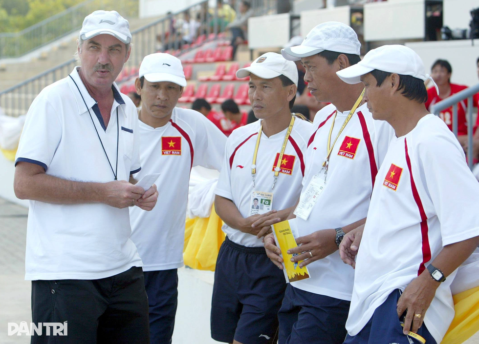 HLV Trần Công Minh: Đời cầu thủ của tôi không kiếm tiền dễ như bây giờ - 5 HLV Trần Công Minh: Đời cầu thủ của tôi không kiếm tiền dễ như bây giờ - 5