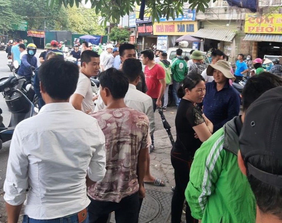 Thi thể nam thanh niên trong nhà vệ sinh công cộng gần Bến xe Mỹ Đình - 2 Thi thể nam thanh niên trong nhà vệ sinh công cộng gần Bến xe Mỹ Đình - 2