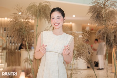 Á hậu Châu Anh, Hà Kino tỏa sáng trong thiết kế vải gai dầu thủ công