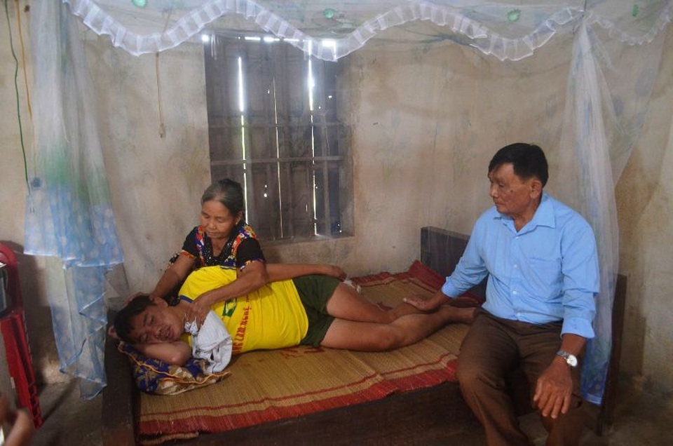 Bà Ngọ bảo: Khổ nhất là mỗi lần làm vệ sinh cho đứa cháu tâm thần - 1 Bà Ngọ bảo: Khổ nhất là mỗi lần làm vệ sinh cho đứa cháu tâm thần - 1