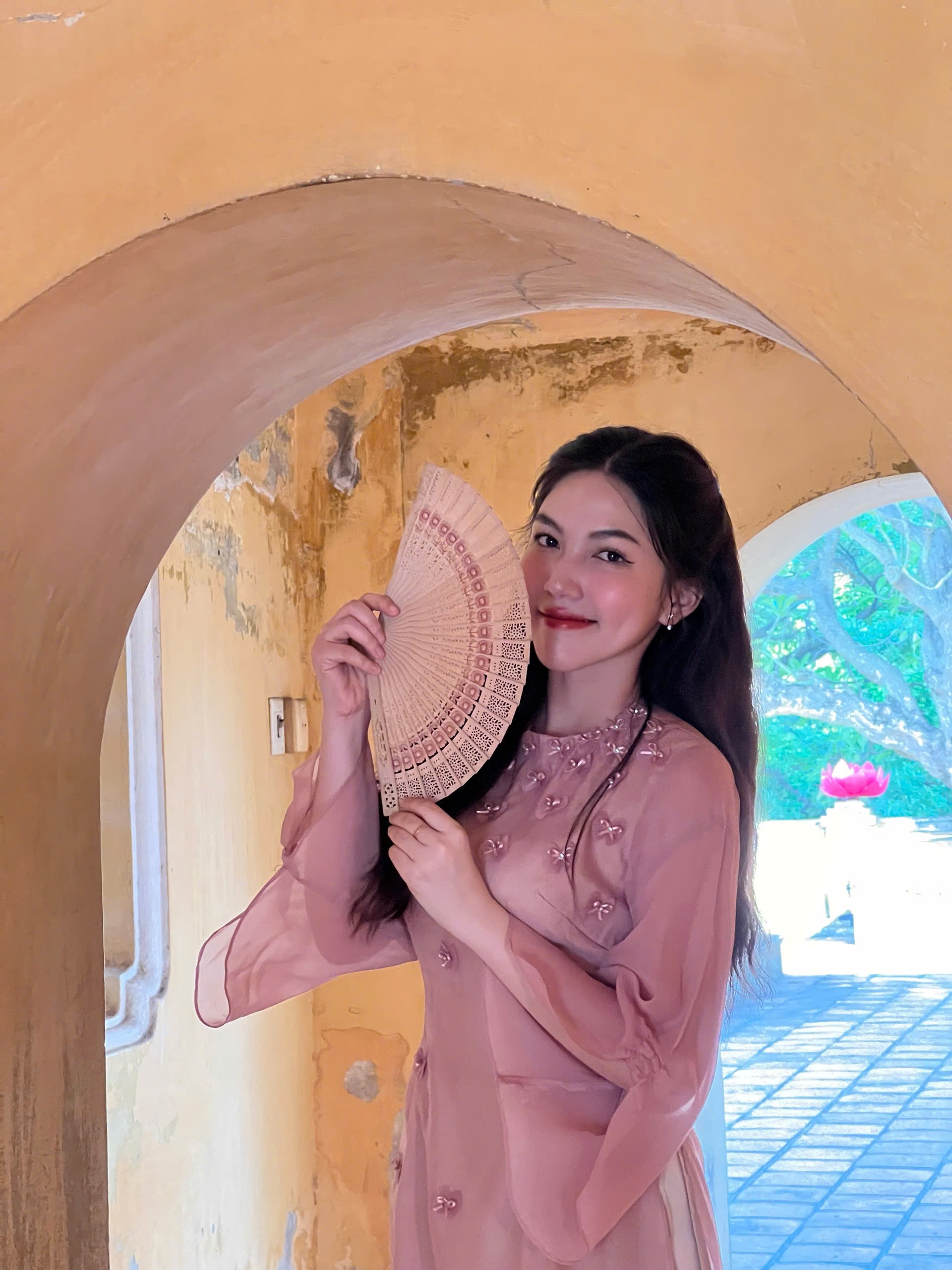 Cô gái xinh đẹp trong video trò chuyện với Đại tướng Phan Văn Giang gây sốt - 11 Cô gái xinh đẹp trong video trò chuyện với Đại tướng Phan Văn Giang gây sốt - 11