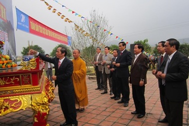 Mướt mồ hôi trẩy hội Chùa Hương Tích