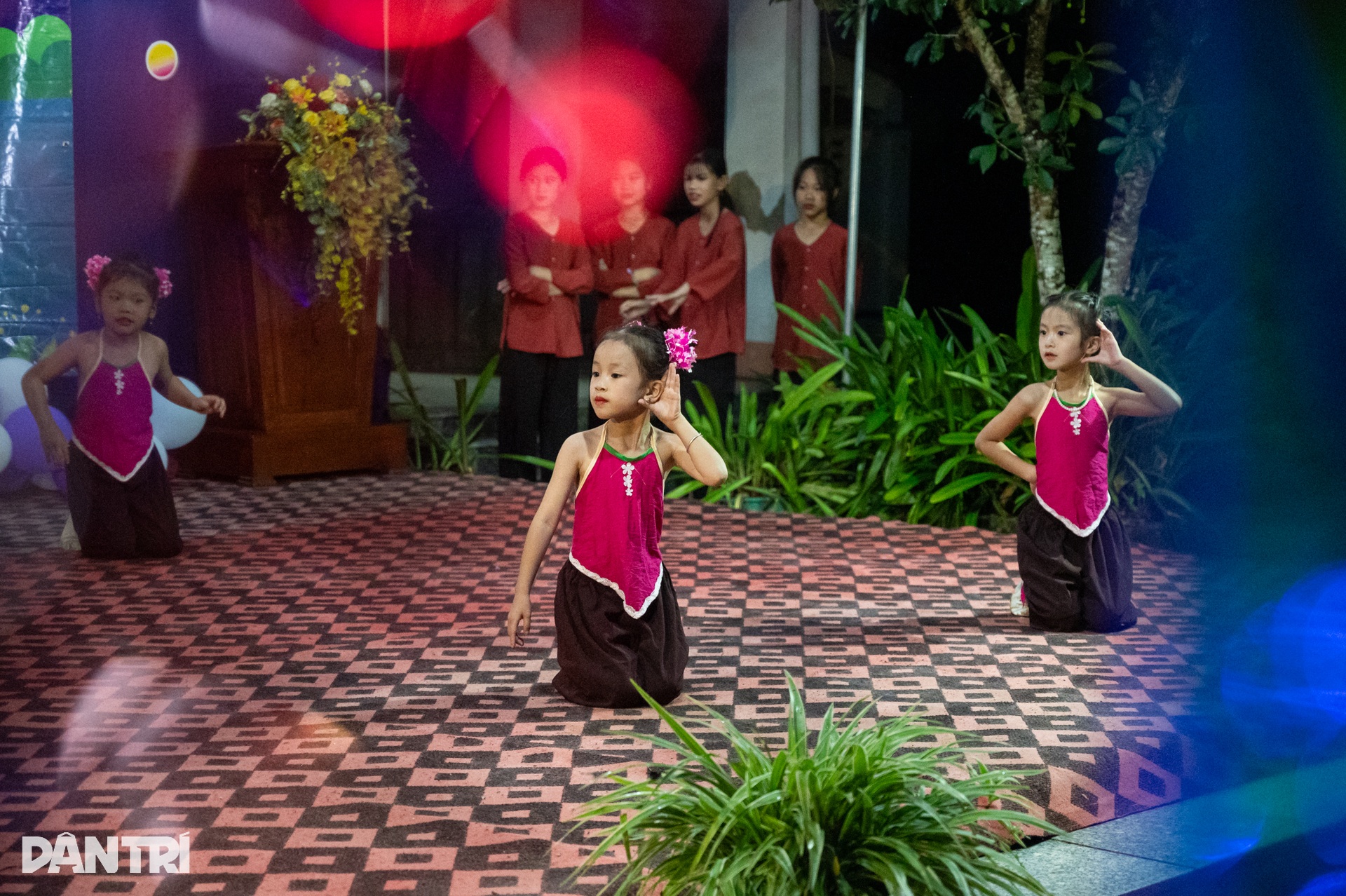 Trung thu tới sớm với 230 em nhỏ vùng cao dưới ánh đèn ông sao lung linh - 12