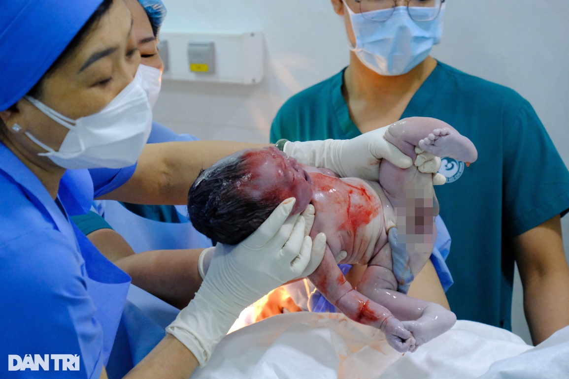 Người mẹ mắc Covid-19 nặng khi mang thai sinh con gái đúng giao thừa 2022 - 2 Người mẹ mắc Covid-19 nặng khi mang thai sinh con gái đúng giao thừa 2022 - 2