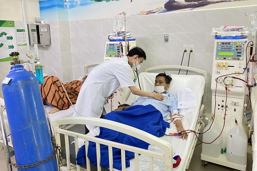 Vợ kiệt sức nuôi 2 con, chăm chồng bạo bệnh: Vẫn tin có phép màu xảy ra - 3 Vợ kiệt sức nuôi 2 con, chăm chồng bạo bệnh: Vẫn tin có phép màu xảy ra - 3
