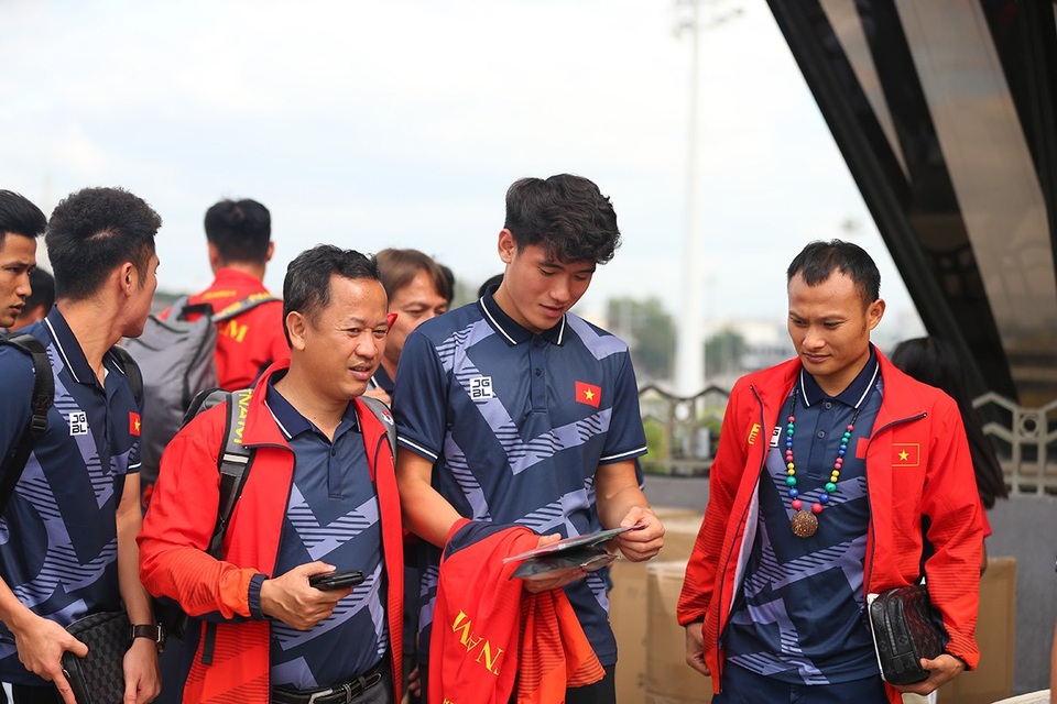 U22 Việt Nam về nước, Văn Hậu chia tay đồng đội để bay thẳng sang Hà Lan - 6 U22 Việt Nam về nước, Văn Hậu chia tay đồng đội để bay thẳng sang Hà Lan - 6
